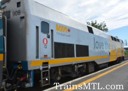 Locomotive VIA909 right side, new colors / coté droit, nouvelles couleurs